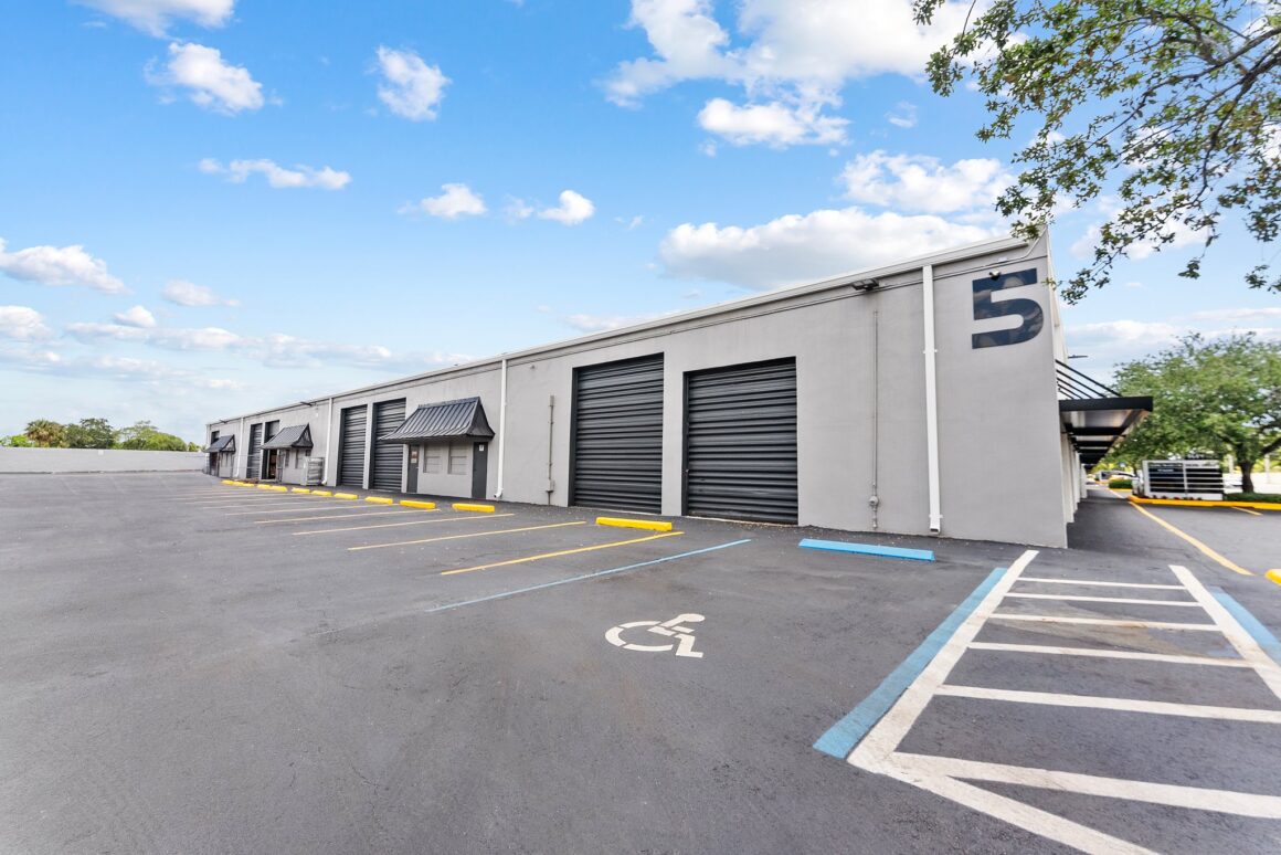 Fort Lauderdale Warehouse & Industrial Real Estate Broker