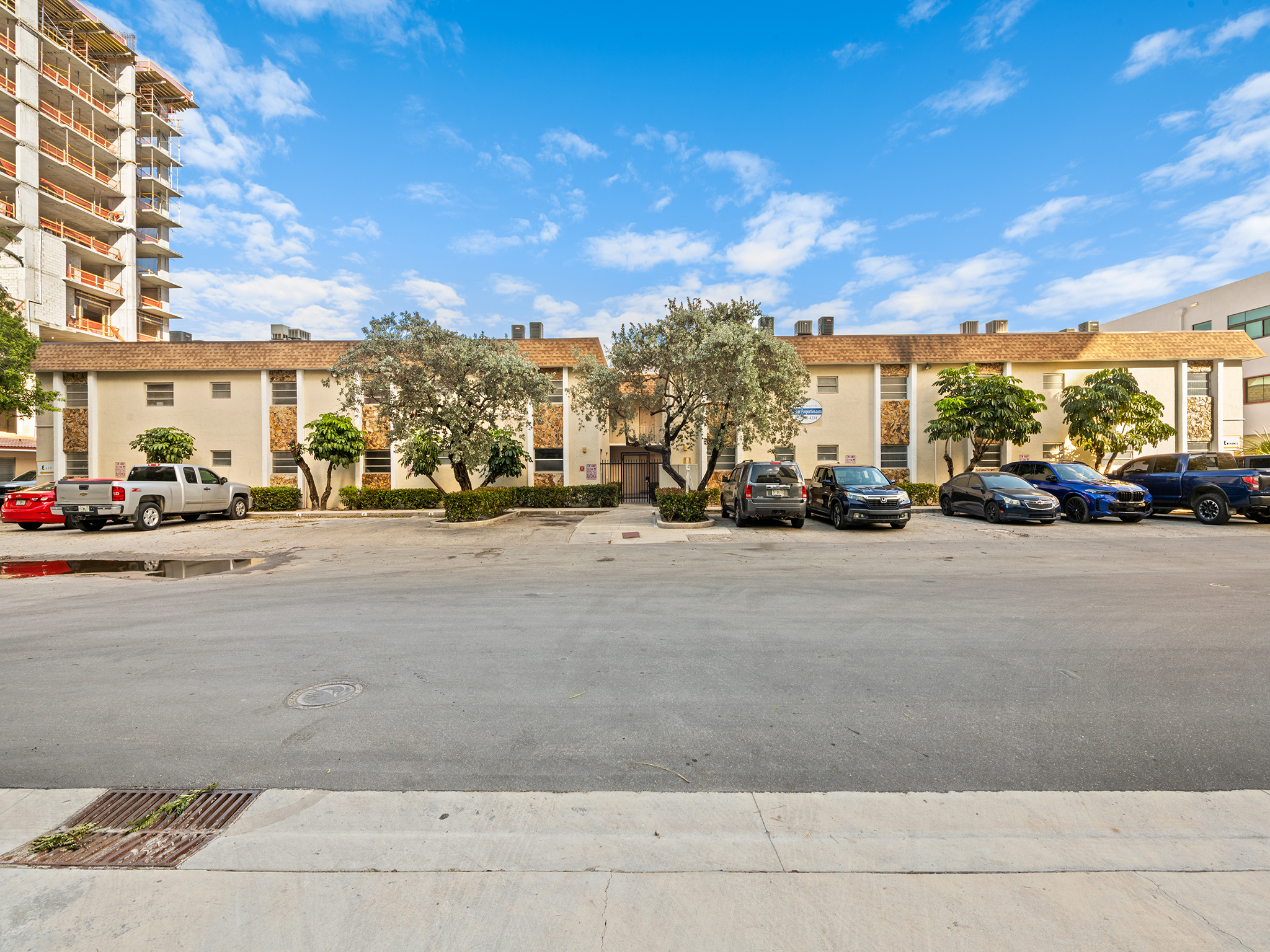 610 NE 1 Avenue, Fort Lauderdale 26-unit apartment building