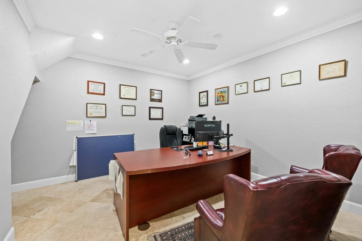 Executive office at 2211 Davie Blvd