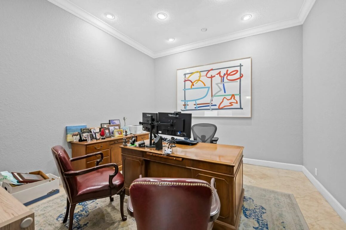 Private office at 2211 Davie Blvd, Fort Lauderdale